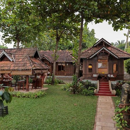 Samiira On Ashtamudi Lake كولاّم المظهر الخارجي الصورة